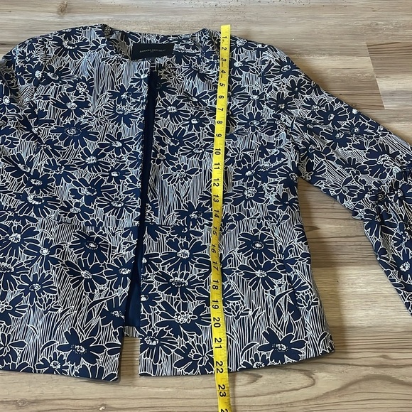 Banana Republic Factory Open Blazer Navy Floral print Bell Sleeves Size 4 Classy - Picture 10 of 12